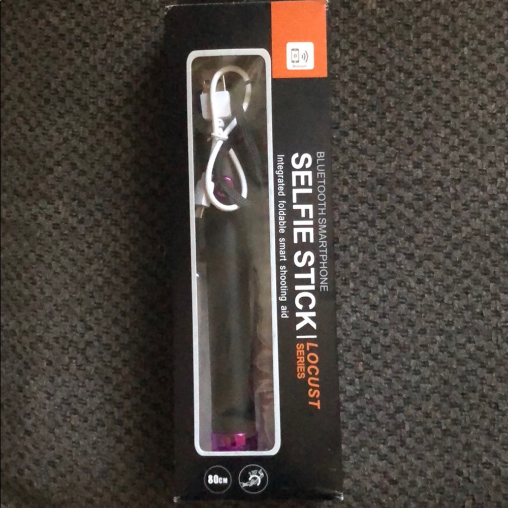 NWOT Bluetooth Selfie Stick
